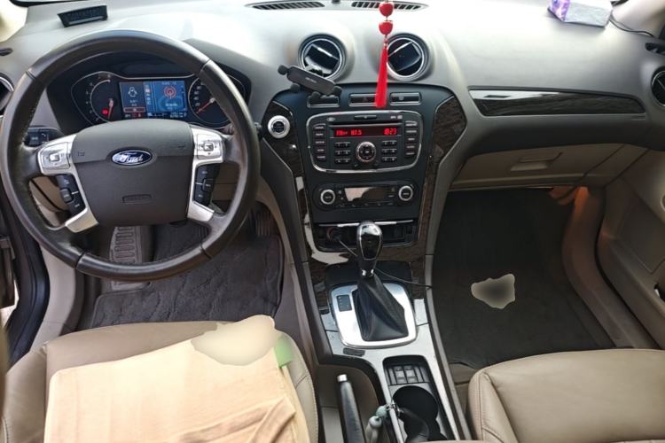 Used Ford Mondeo 2010 2.3L Luxury Sport Edition Center Console