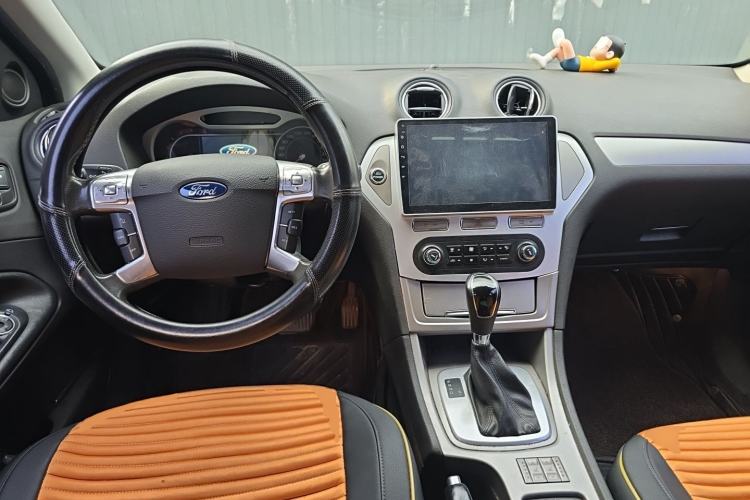Used Ford Mondeo 2010 2.3L Luxury Version Center Console