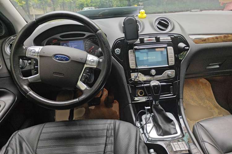 Used Ford Mondeo 2010 2.3L Luxury Version Center Console