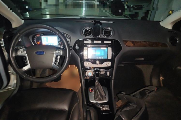 Used Ford Mondeo 2010 2.3L Luxury Version Center Console