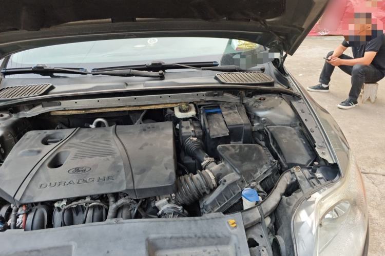 Used Ford Mondeo 2010 2.3L Luxury Version Engine Bay Left