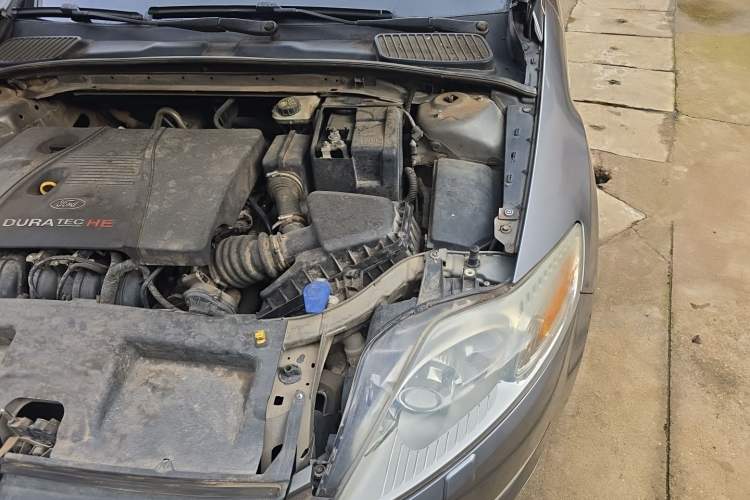 Used Ford Mondeo 2010 2.3L Luxury Version Engine Bay Left