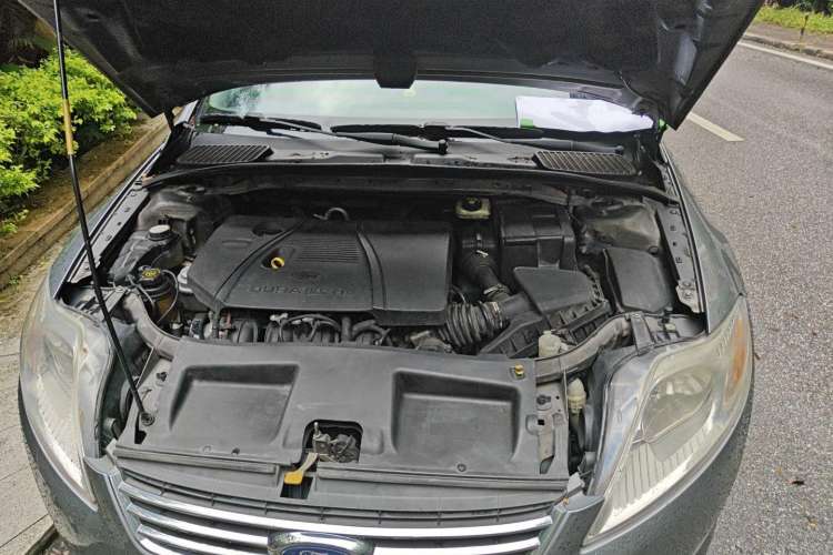 Used Ford Mondeo 2010 2.3L Luxury Version Engine Bay