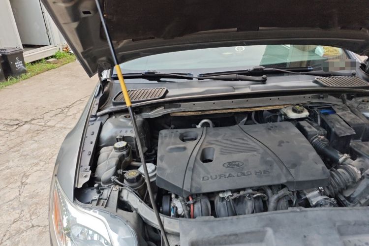 Used Ford Mondeo 2010 2.3L Luxury Version Engine Bay Right