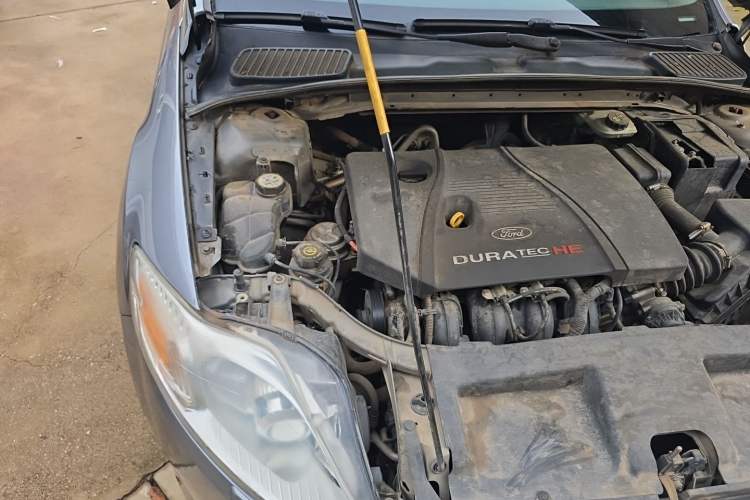Used Ford Mondeo 2010 2.3L Luxury Version Engine Bay Right