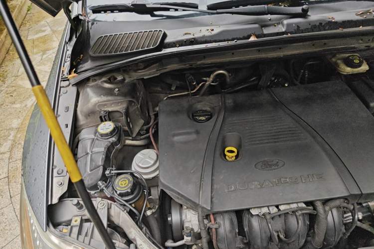 Used Ford Mondeo 2010 2.3L Luxury Version Engine Bay Right
