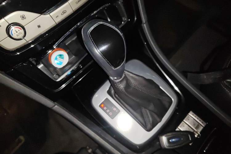 Used Ford Mondeo 2010 2.3L Luxury Version Gear Lever