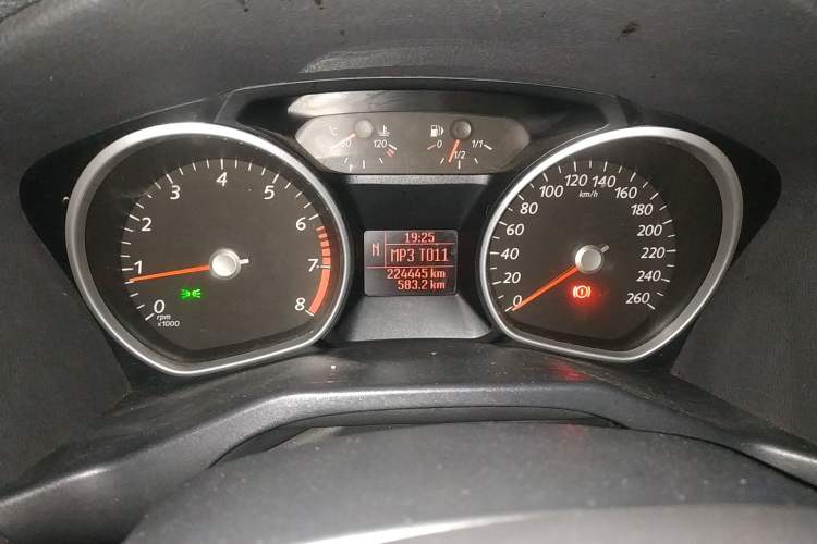 Used Ford Mondeo 2010 2.3L Fashion Edition Odometer Close Up