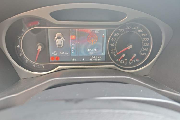 Used Ford Mondeo 2010 2.3L Luxury Version Odometer Close Up
