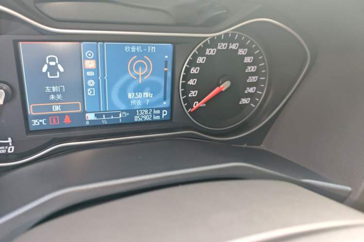 Used Ford Mondeo 2010 2.3L Luxury Sport Edition Odometer Close Up