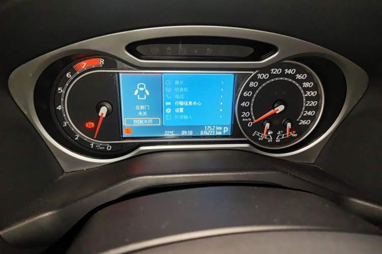 Used Ford Mondeo 2010 2.3L Luxury Version Odometer Close Up