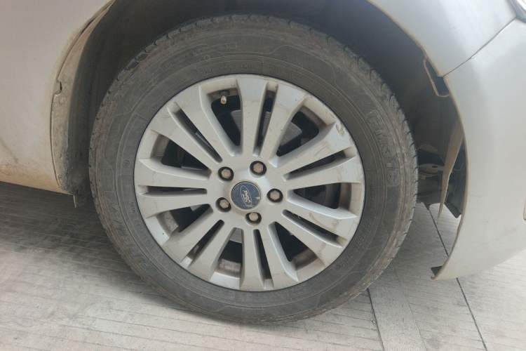 Used Ford Mondeo 2010 2.3L Fashion Edition Right Front Wheel Hub