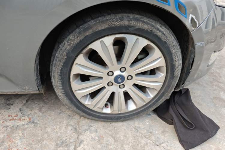Used Ford Mondeo 2010 2.3L Luxury Version Right Front Wheel Hub