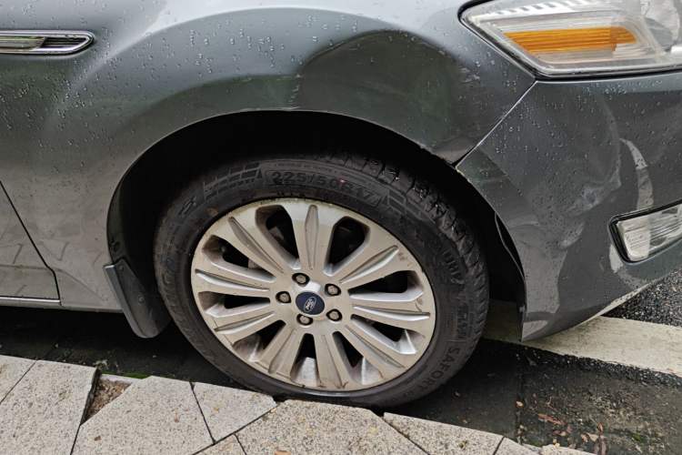 Used Ford Mondeo 2010 2.3L Luxury Version Right Front Wheel Hub