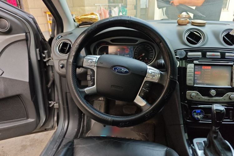 Used Ford Mondeo 2010 2.3L Luxury Version Steering Wheel