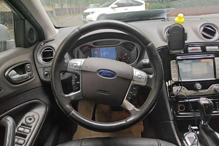 Used Ford Mondeo 2010 2.3L Luxury Version Steering Wheel