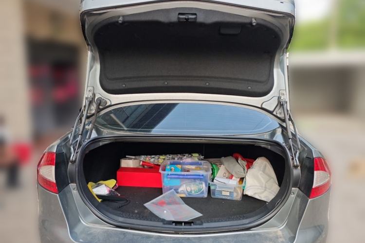 Used Ford Mondeo 2010 2.3L Luxury Version Trunk