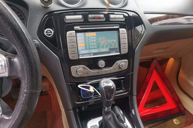 Used Ford Mondeo  Audio And AC Panel