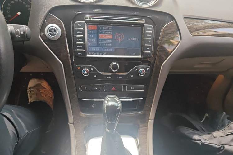 Used Ford Mondeo 2011 2.0L GTDi240 Ultimate Edition Audio And AC Panel
