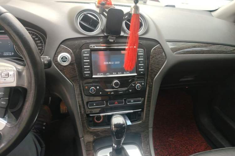 Used Ford Mondeo 2011 2.0L GTDi 200 Luxury Edition Audio And AC Panel