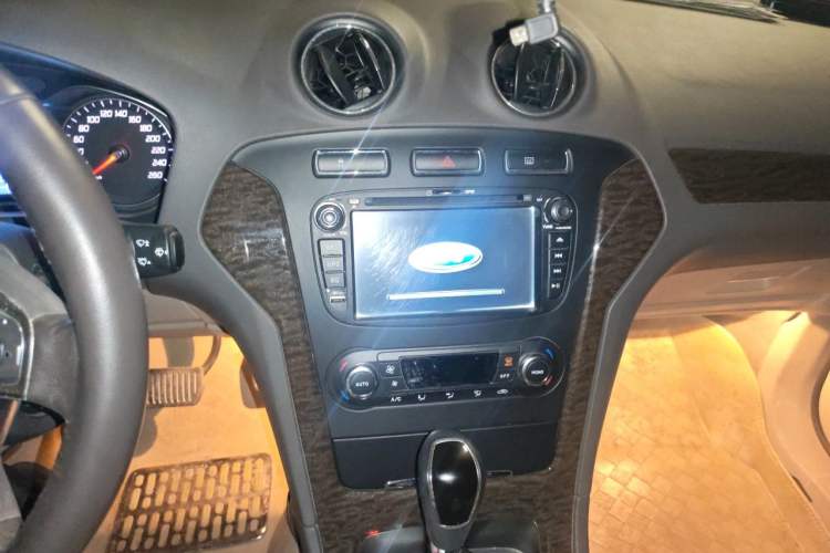 Used Ford Mondeo 2011 2.0L GTDi 200 Fashion Edition Audio And AC Panel