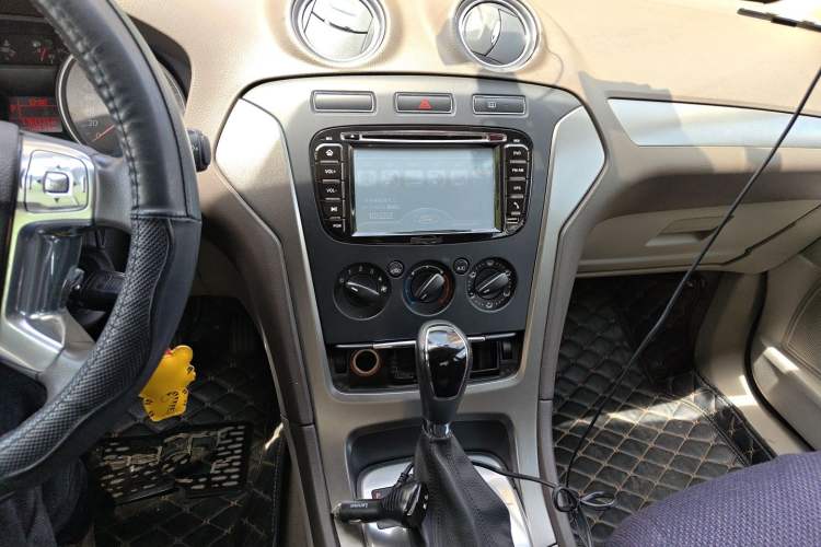 Used Ford Mondeo 2011 2.3L Fashion Edition Audio And AC Panel