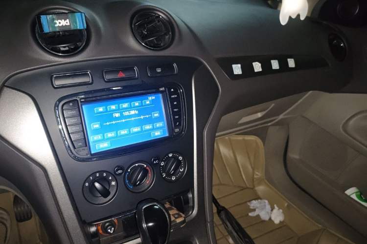 Used Ford Mondeo 2011 2.3L Fashion Edition Audio And AC Panel