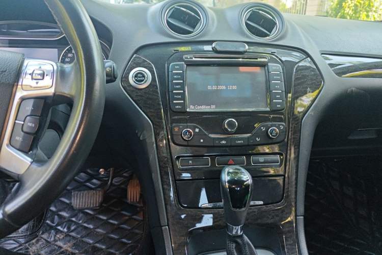 Used Ford Mondeo 2011 2.0L GTDi 200 Luxury Edition Audio And AC Panel
