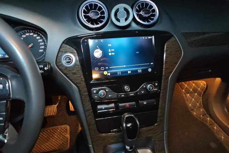 Used Ford Mondeo 2011 2.0L GTDi 200 Luxury Edition Audio And AC Panel