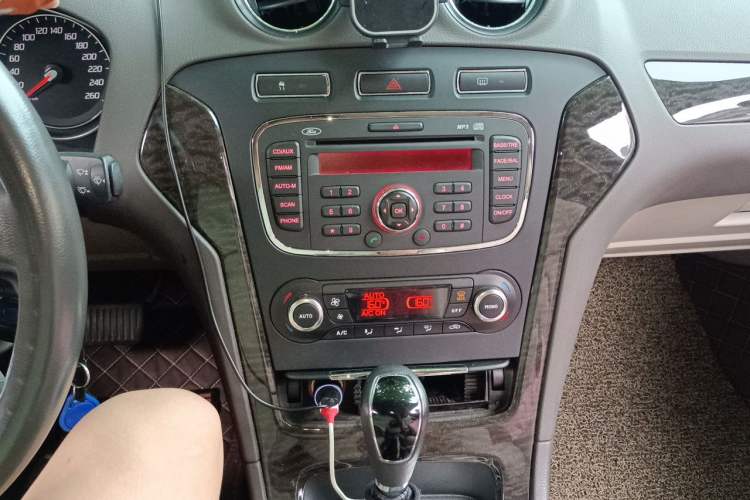 Used Ford Mondeo 2011 2.0L GTDi 200 Fashion Edition Audio And AC Panel