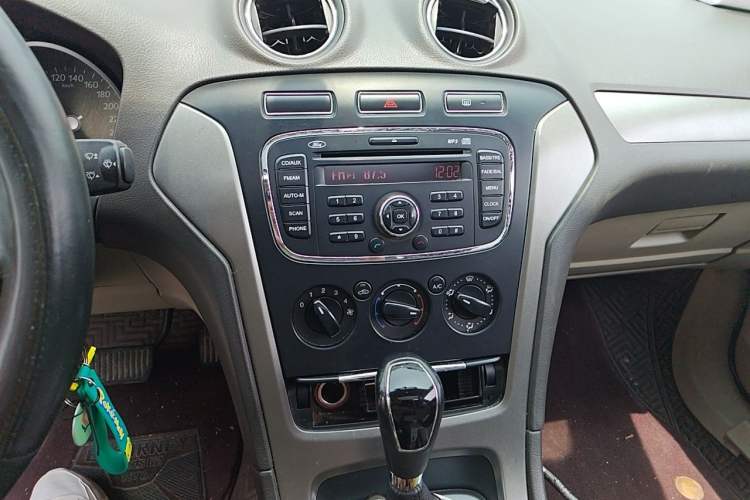 Used Ford Mondeo 2011 2.3L Fashion Edition Audio And AC Panel