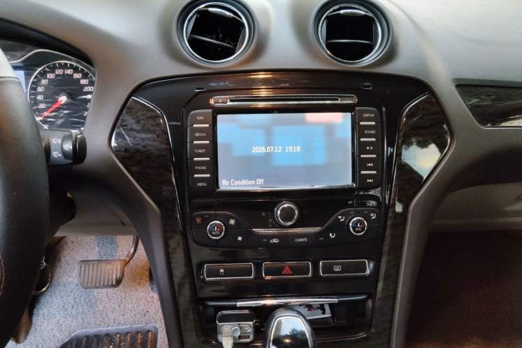 Used Ford Mondeo 2011 2.0L GTDi 200 Fashion Edition Audio And AC Panel