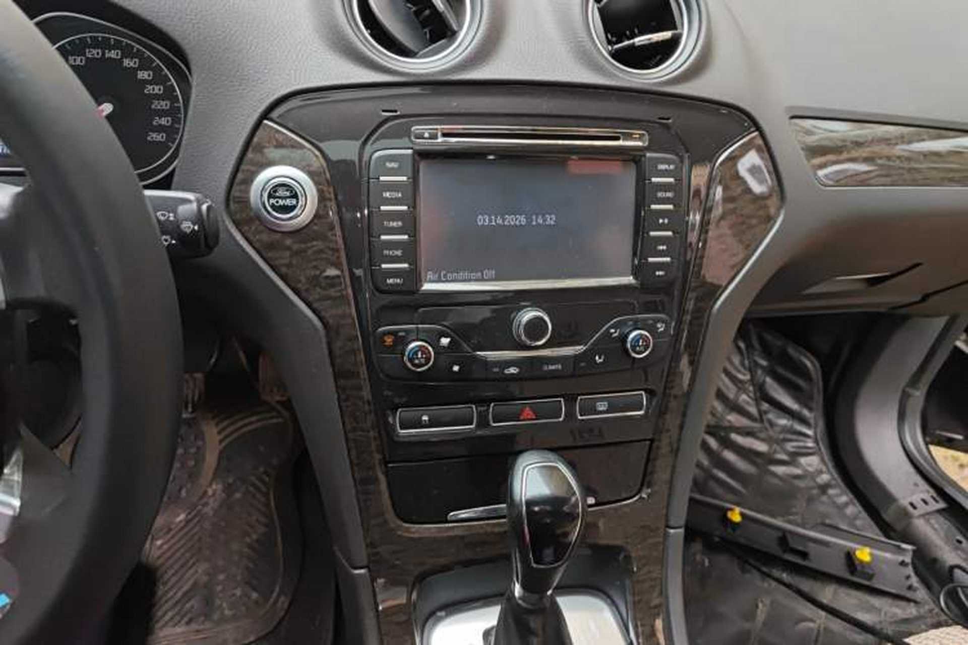 Used Ford Mondeo 2011 2.0L GTDi 200 Luxury Edition Audio And AC Panel