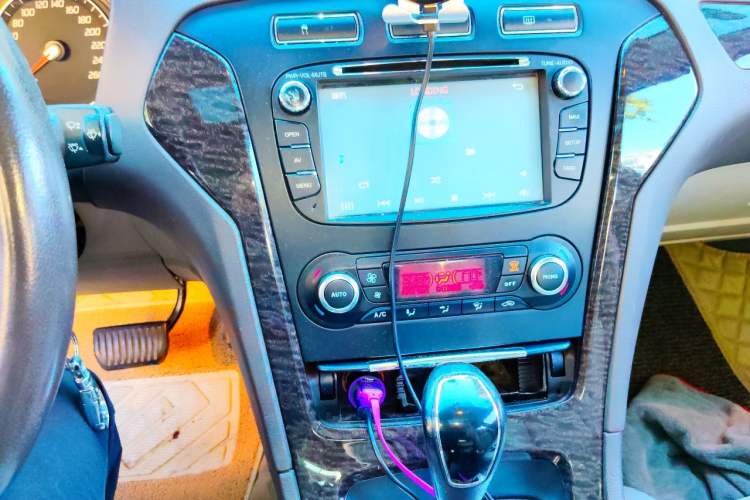 Used Ford Mondeo 2011 2.0L GTDi 200 Fashion Edition Audio And AC Panel