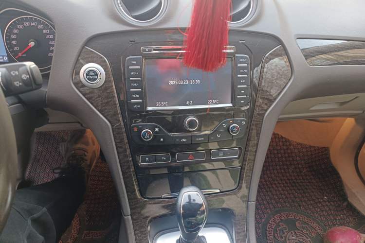 Used Ford Mondeo 2011 2.0L GTDi240 Ultimate Edition Audio And AC Panel