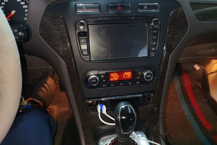 Used Ford Mondeo 2011 2.0L GTDi 200 Fashion Edition Audio And AC Panel