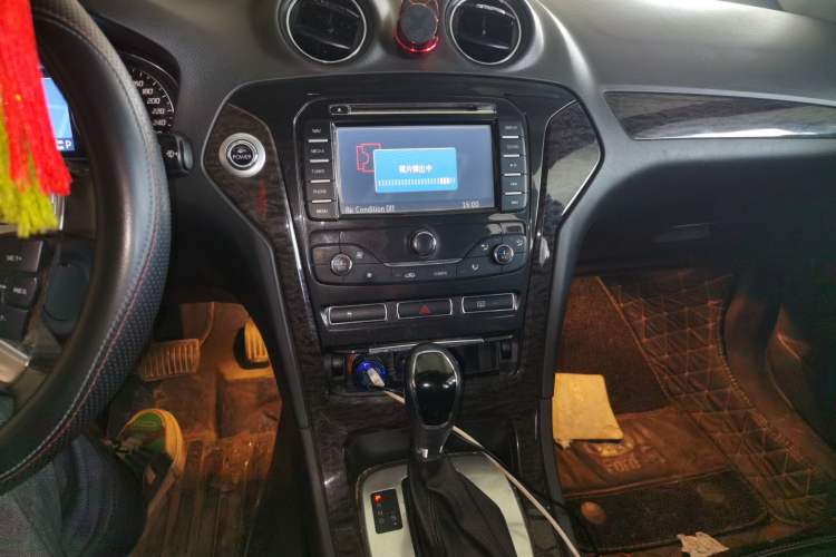 Used Ford Mondeo 2011 2.0L GTDi 200 Luxury Edition Audio And AC Panel