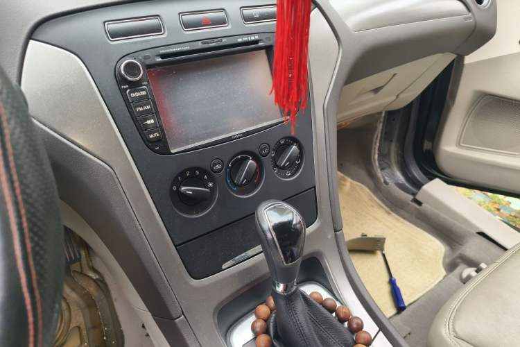 Used Ford Mondeo 2011 2.3L Fashion Edition Audio And AC Panel