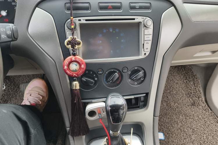 Used Ford Mondeo 2011 2.3L Fashion Edition Audio And AC Panel