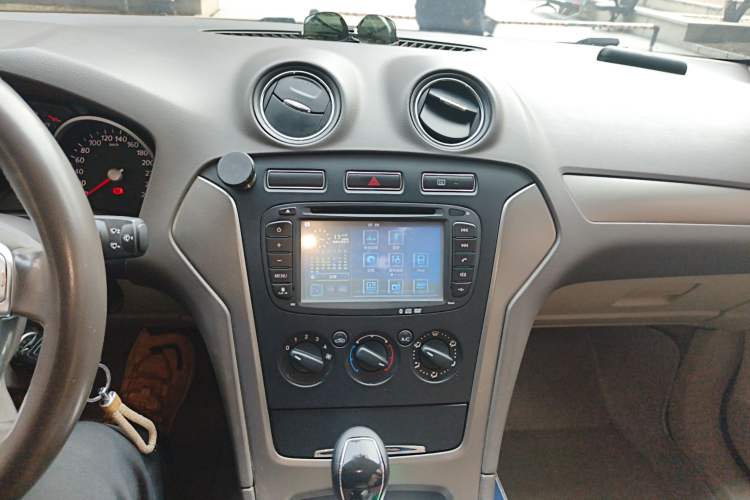Used Ford Mondeo 2011 2.3L Fashion Edition Audio And AC Panel