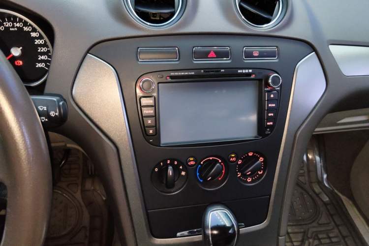 Used Ford Mondeo 2011 2.3L Fashion Edition Audio And AC Panel
