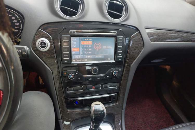 Used Ford Mondeo 2011 2.0L GTDi 200 Luxury Edition Audio And AC Panel