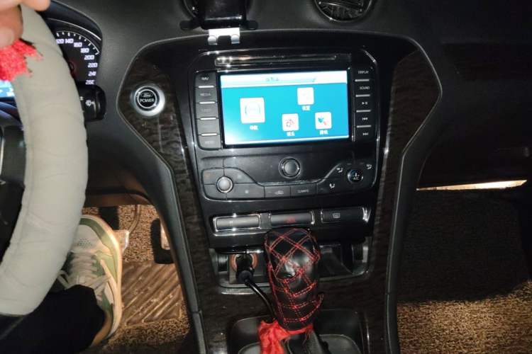 Used Ford Mondeo 2011 2.0L GTDi 200 Luxury Edition Audio And AC Panel