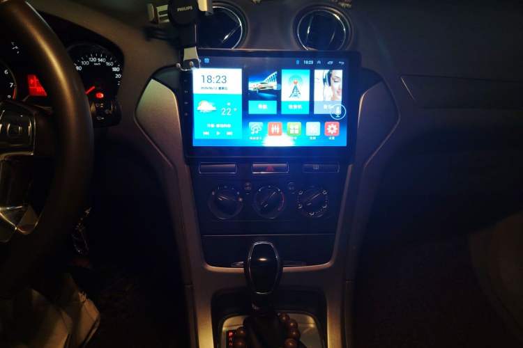 Used Ford Mondeo 2011 2.3L Fashion Edition Audio And AC Panel
