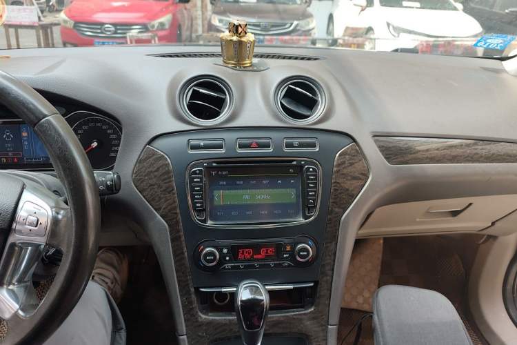Used Ford Mondeo 2011 2.0L GTDi 200 Fashion Edition Audio And AC Panel