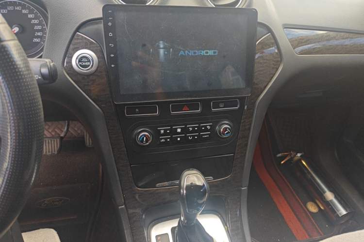 Used Ford Mondeo 2011 2.0L GTDi 200 Luxury Edition Audio And AC Panel