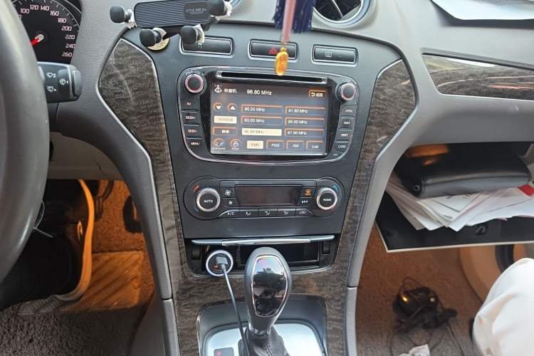Used Ford Mondeo 2011 2.0L GTDi 200 Fashion Edition Audio And AC Panel
