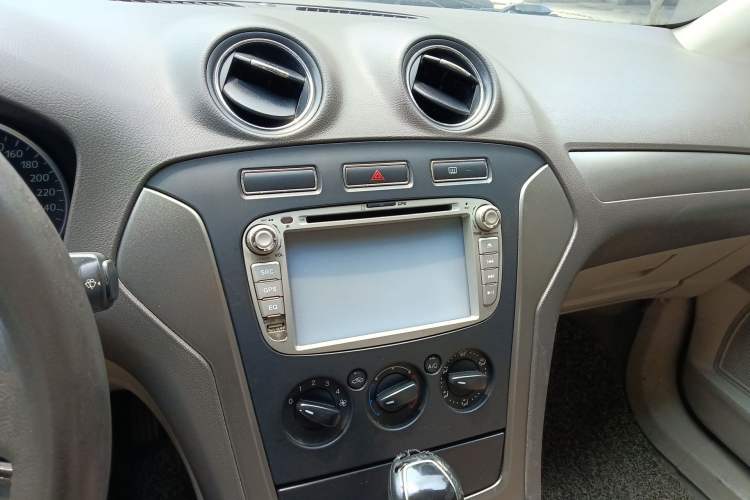 Used Ford Mondeo 2011 2.3L Fashion Edition Audio And AC Panel