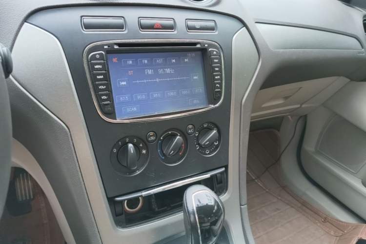 Used Ford Mondeo 2011 2.3L Fashion Edition Audio And AC Panel