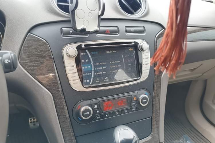 Used Ford Mondeo 2011 2.0L GTDi 200 Fashion Edition Audio And AC Panel